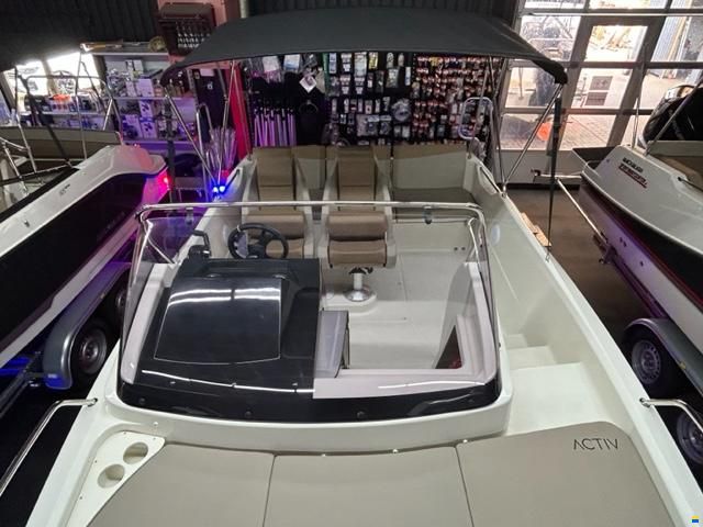 Quicksilver 675 Sundeck + F130XL V6