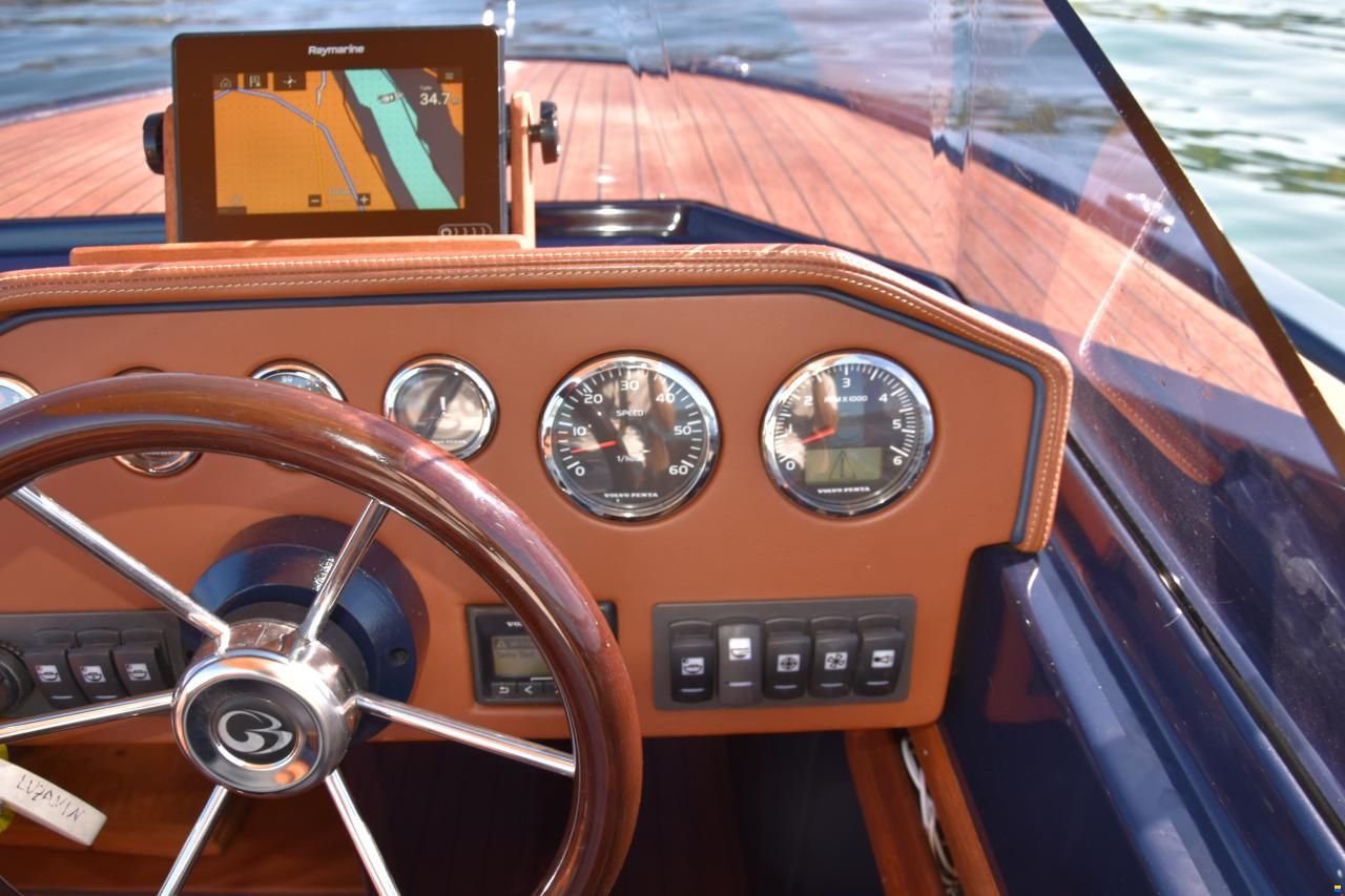 Ganz Boats Ovation 6.8