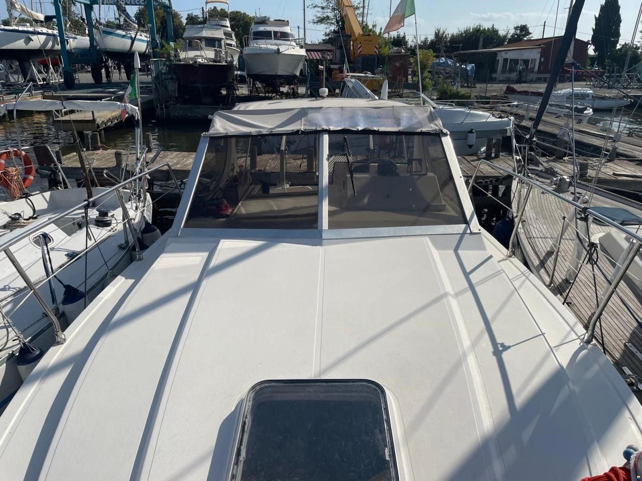 Azimut AZ 28