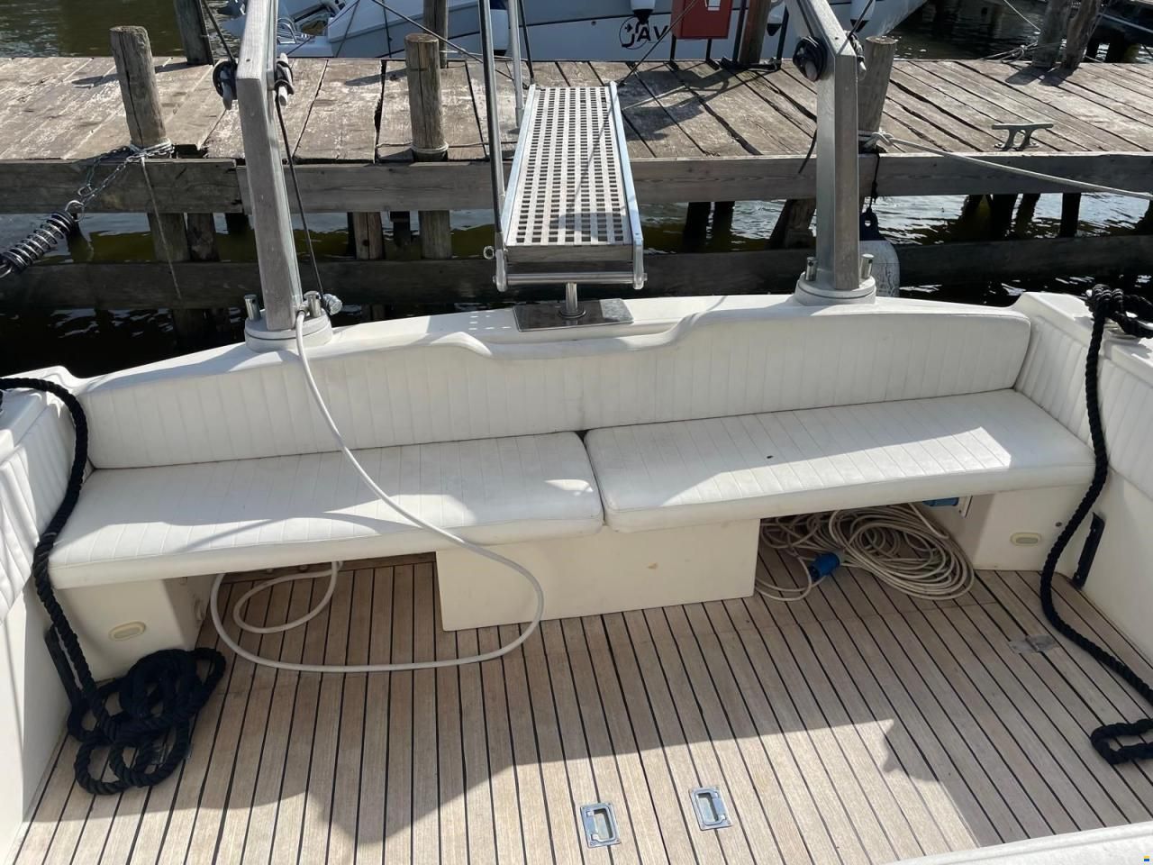 Azimut AZ 28