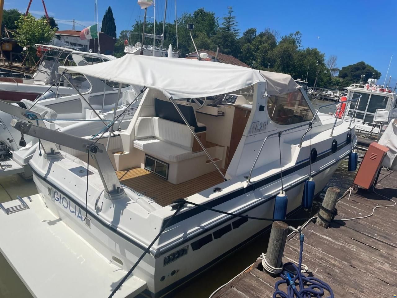 Azimut AZ 28