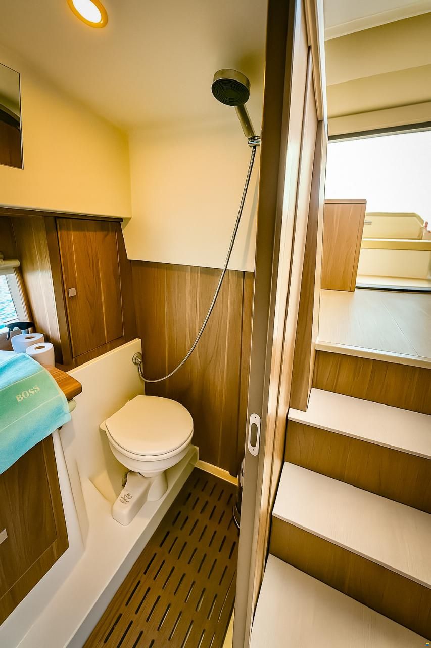Sealine C330