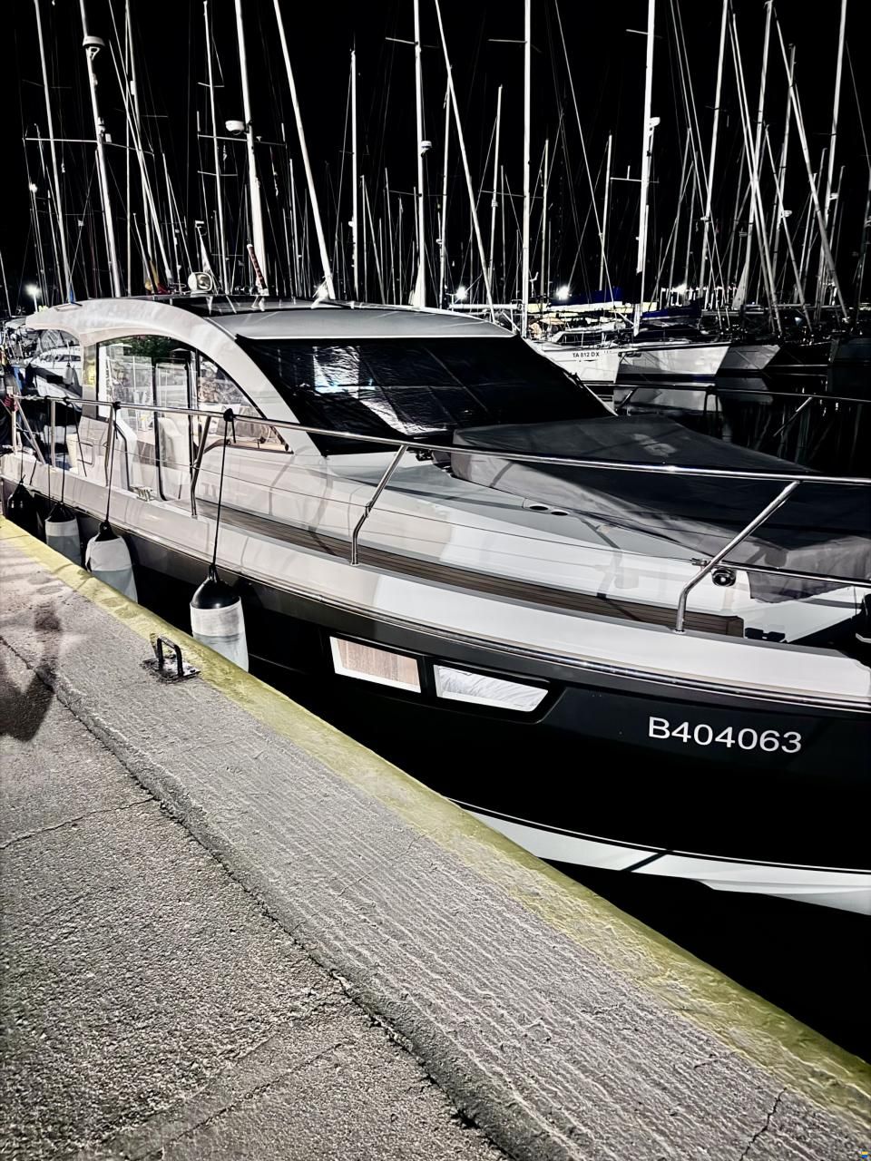 Sealine C330