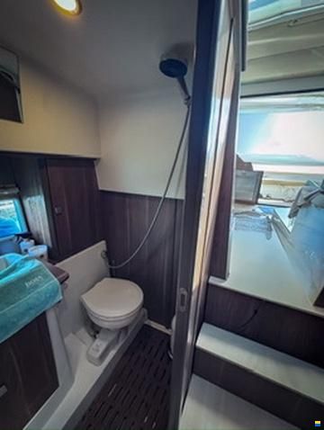 Sealine C330