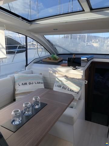 Sealine C330