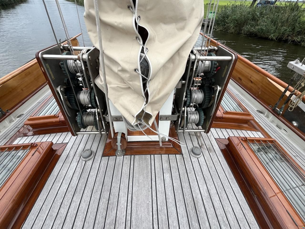 Lemsteraak Gouden Leeuw - Roefaak Hoek Design