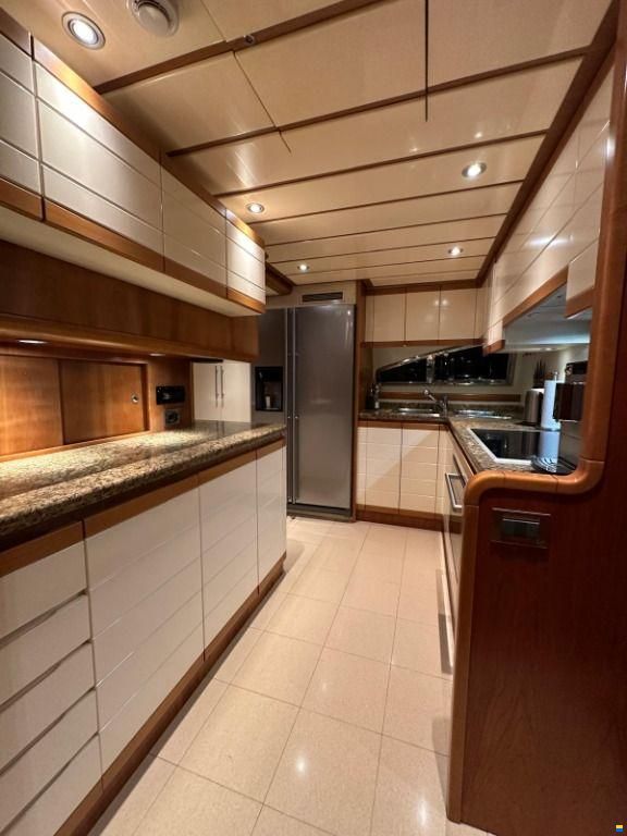 Ferretti CUSTOM LINE 94 - scafo #20