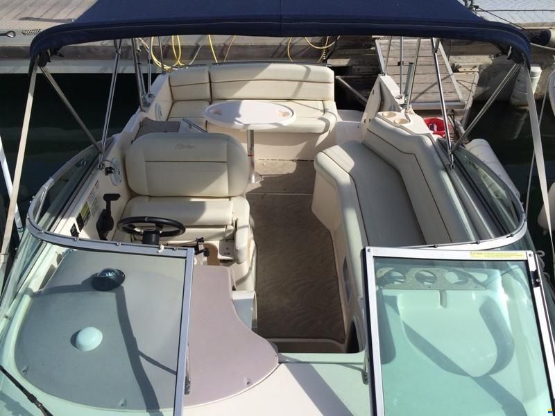 Rinker Fiesta Vee 250