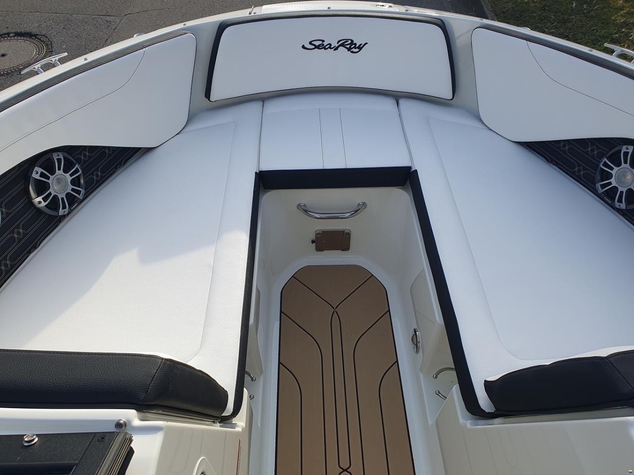 Sea Ray SPX 190 Outboard