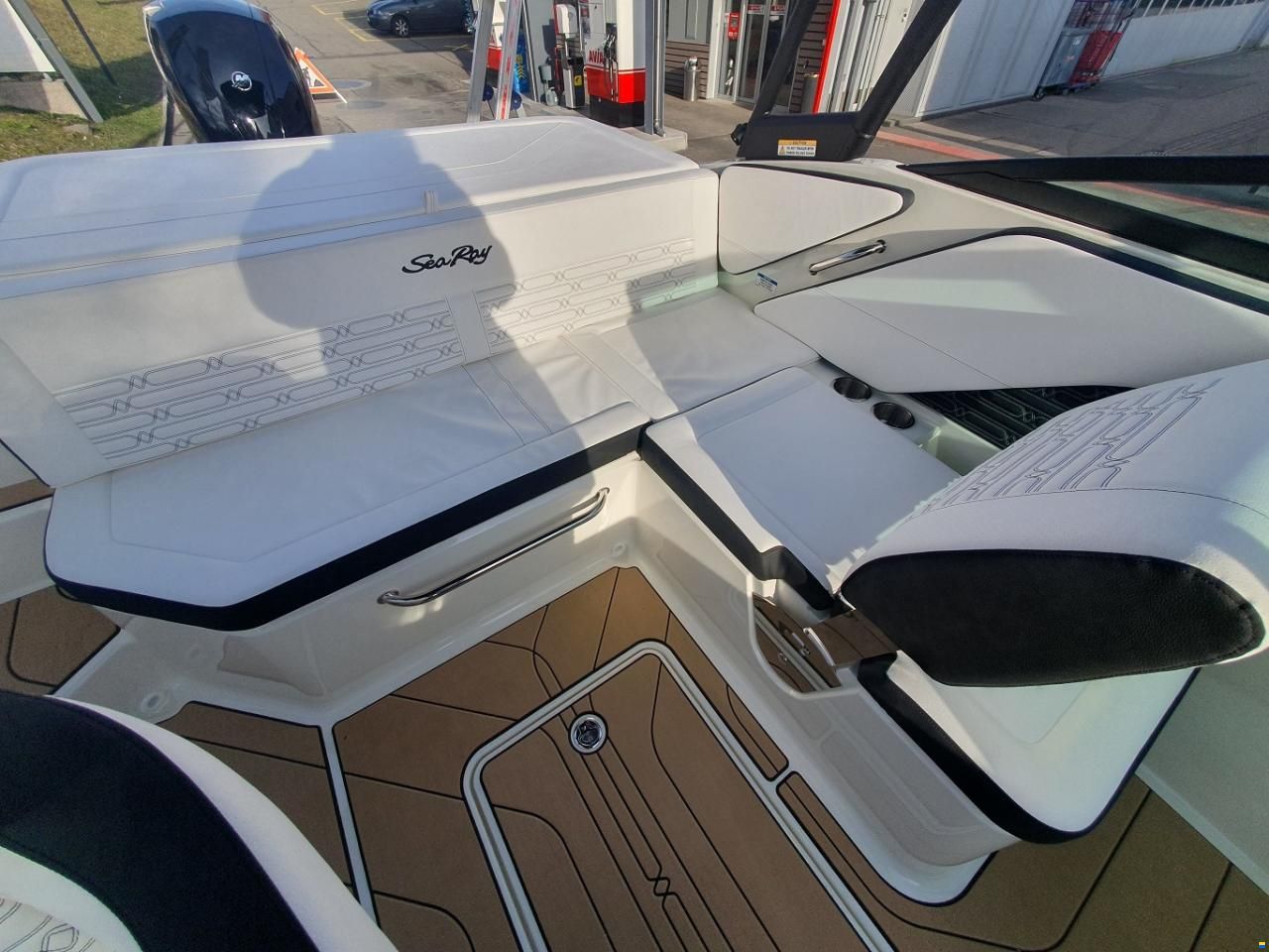 Sea Ray SPX 190 Outboard