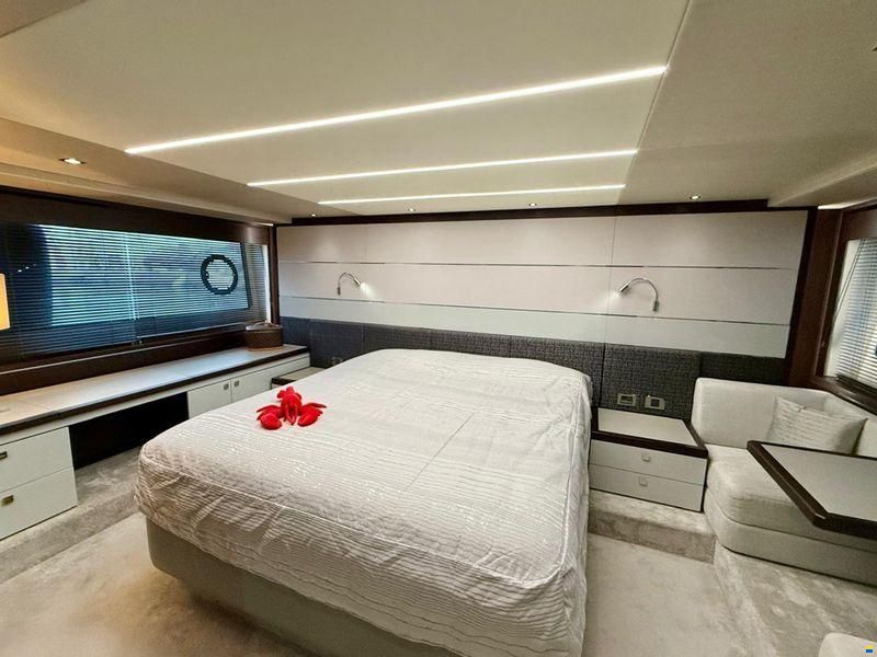 Sunseeker 74 Sport Yacht