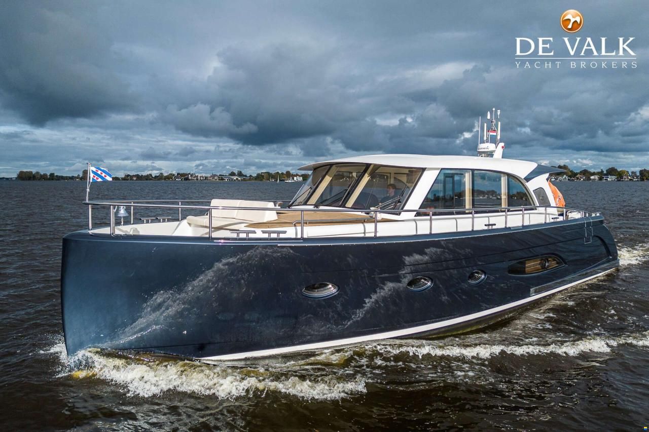 Holterman & De Vries 53 Commander