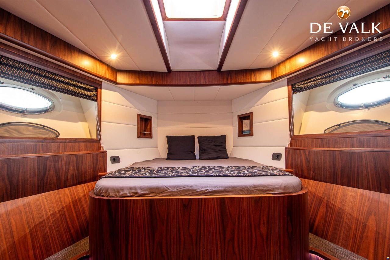 Holterman & De Vries 53 Commander