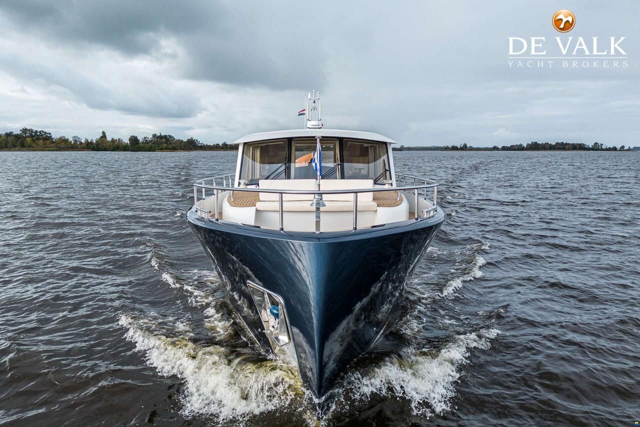 Holterman & De Vries 53 Commander