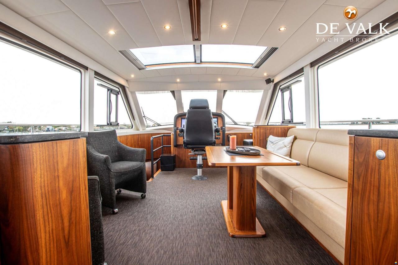 Holterman & De Vries 53 Commander