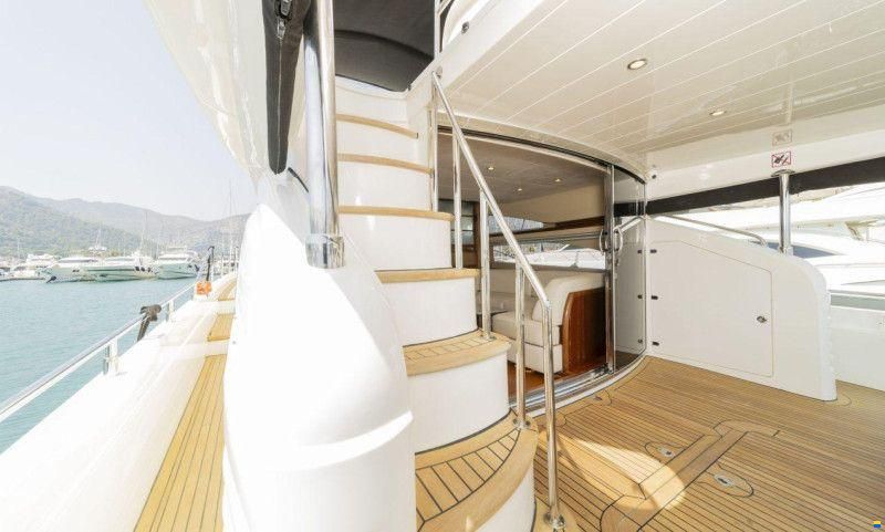 Princess 67 Fly