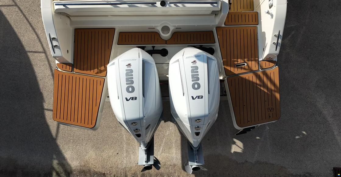 Quicksilver 875 SUNDECK