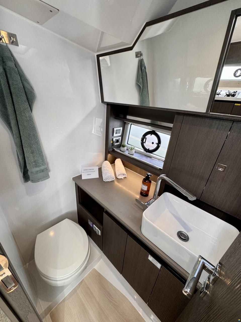 Sealine S335