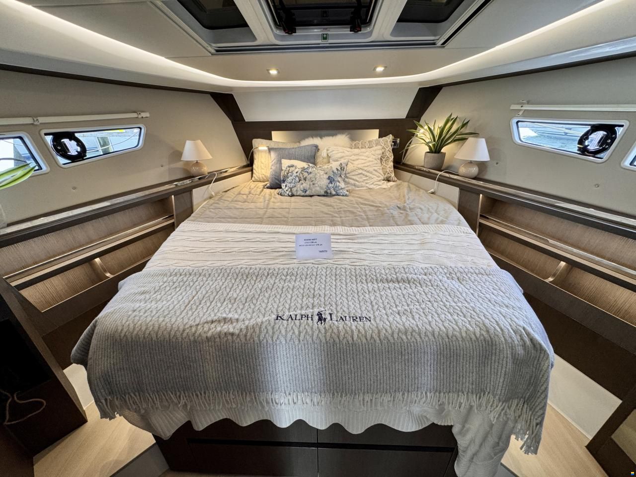 Sealine S335
