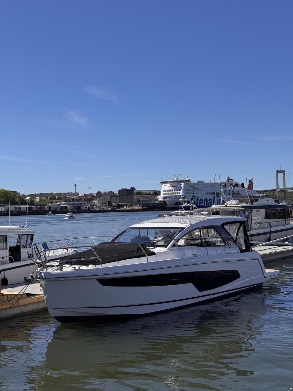 Sealine S335