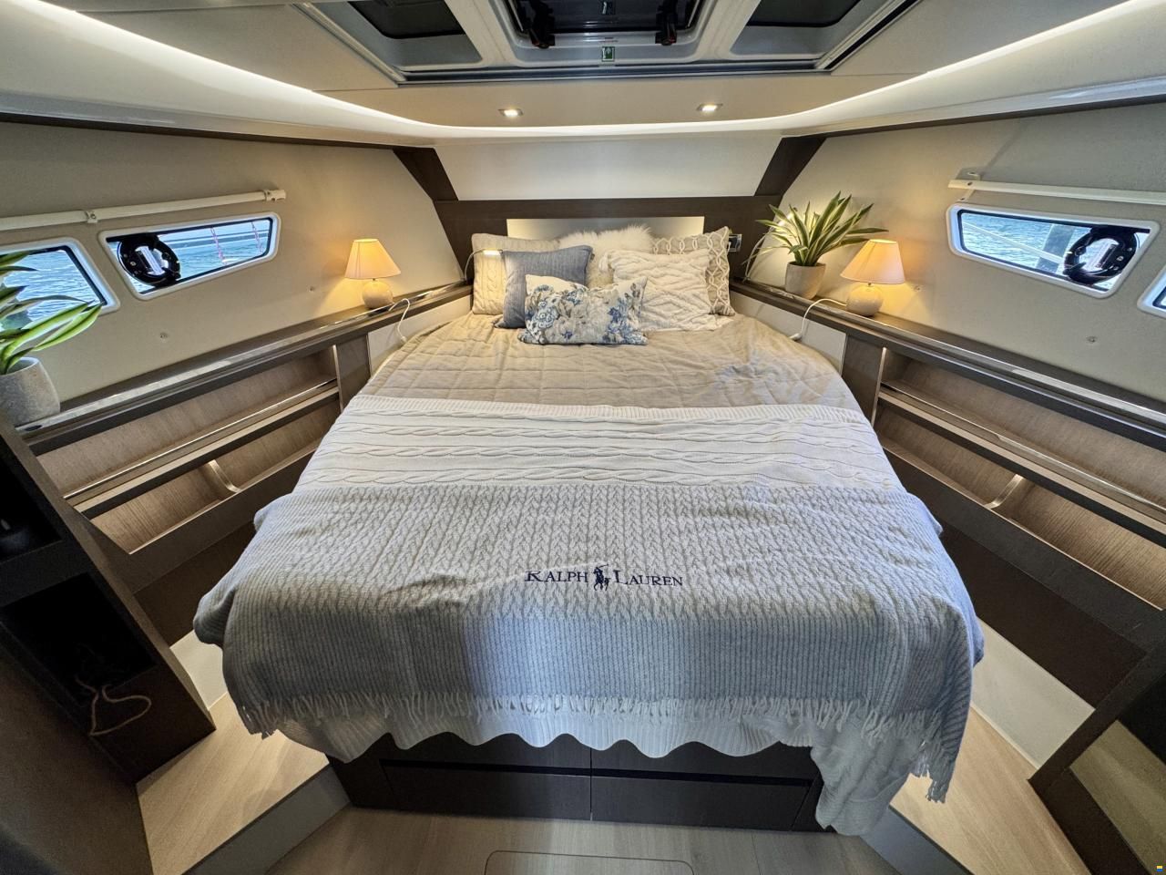 Sealine S335