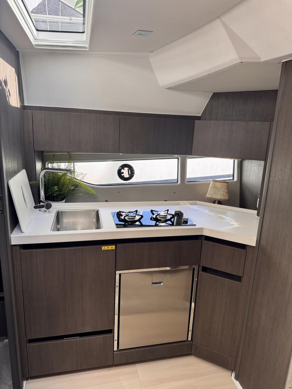 Sealine S335