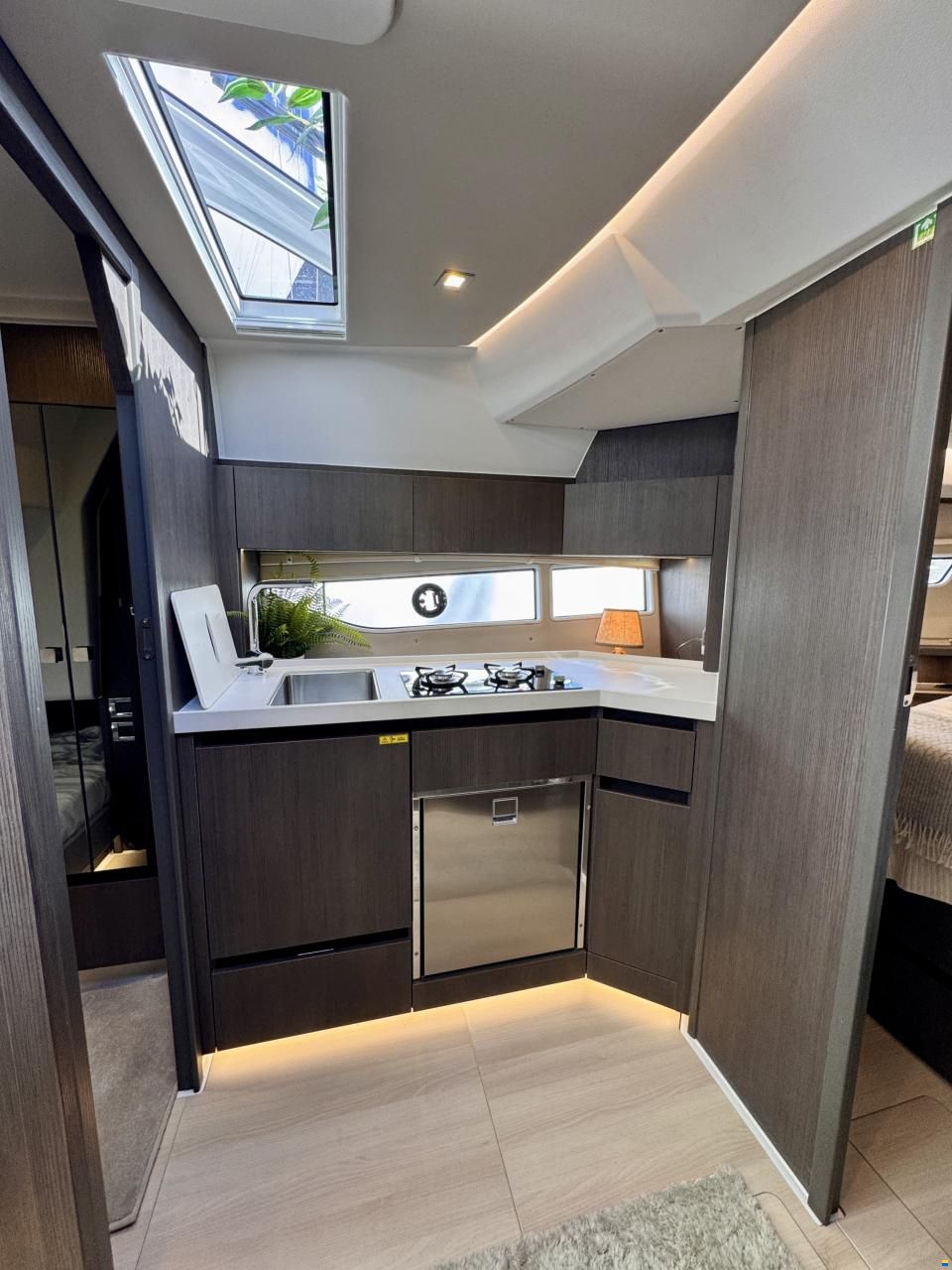 Sealine S335
