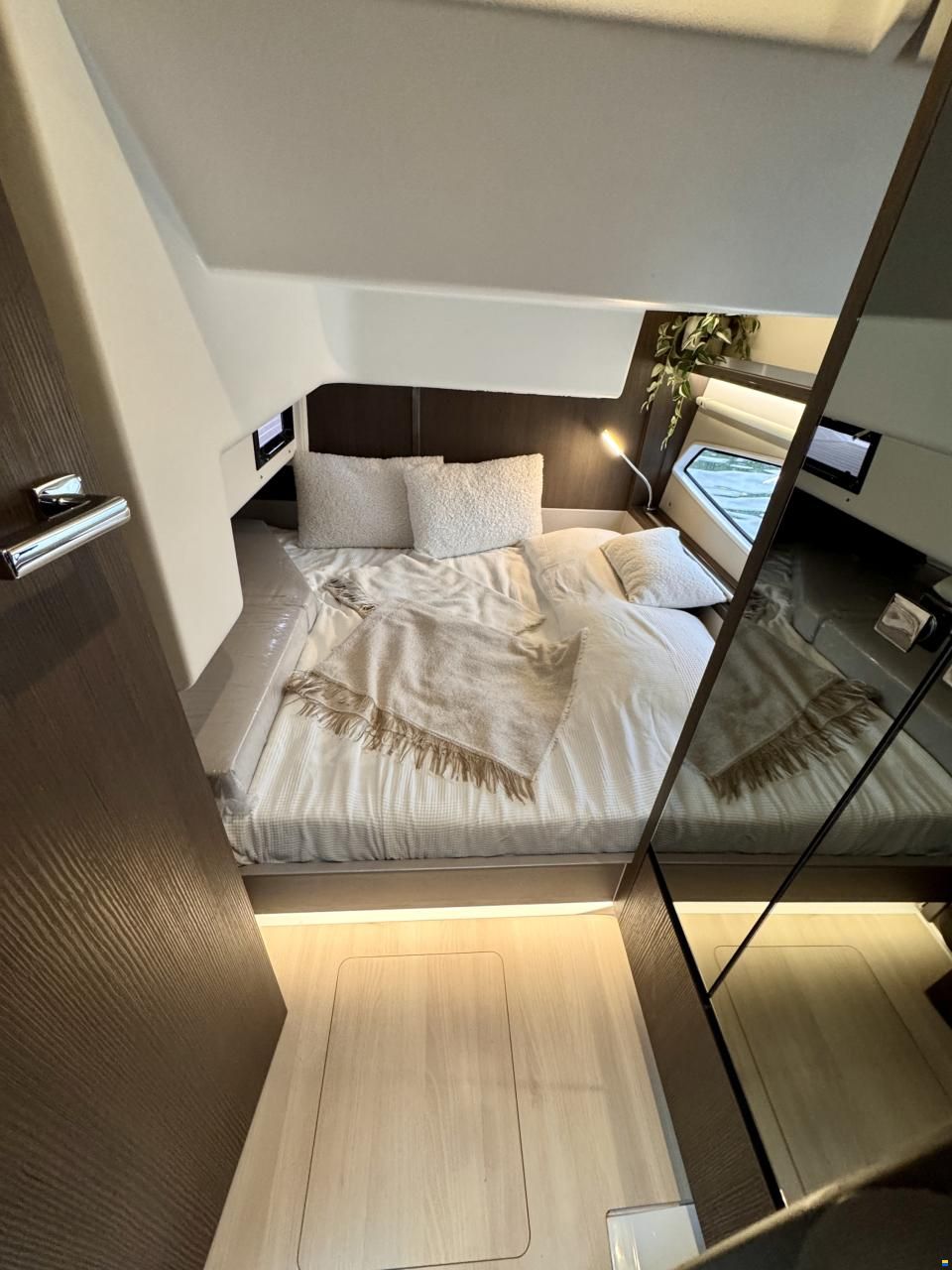 Sealine S335
