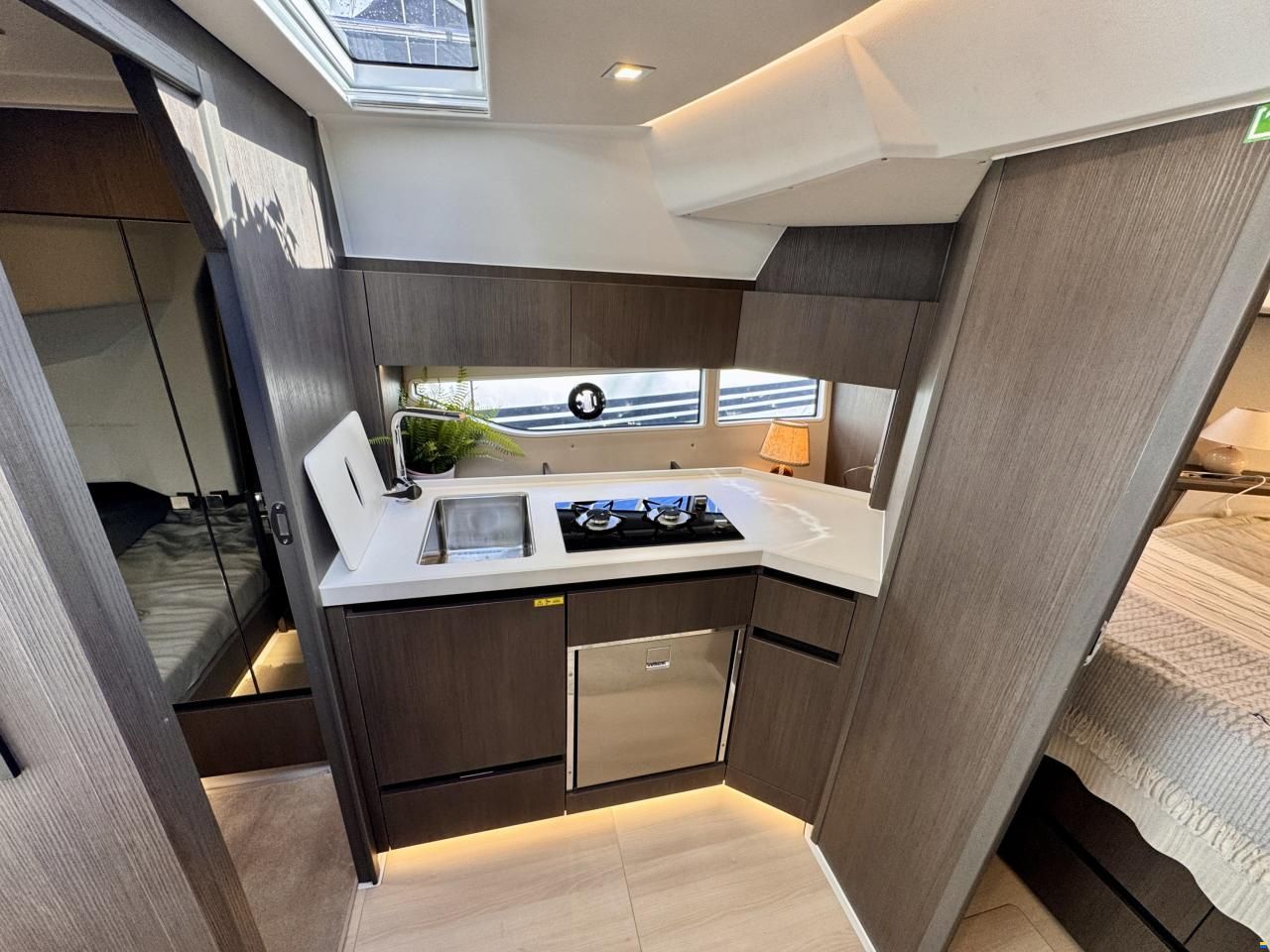 Sealine S335