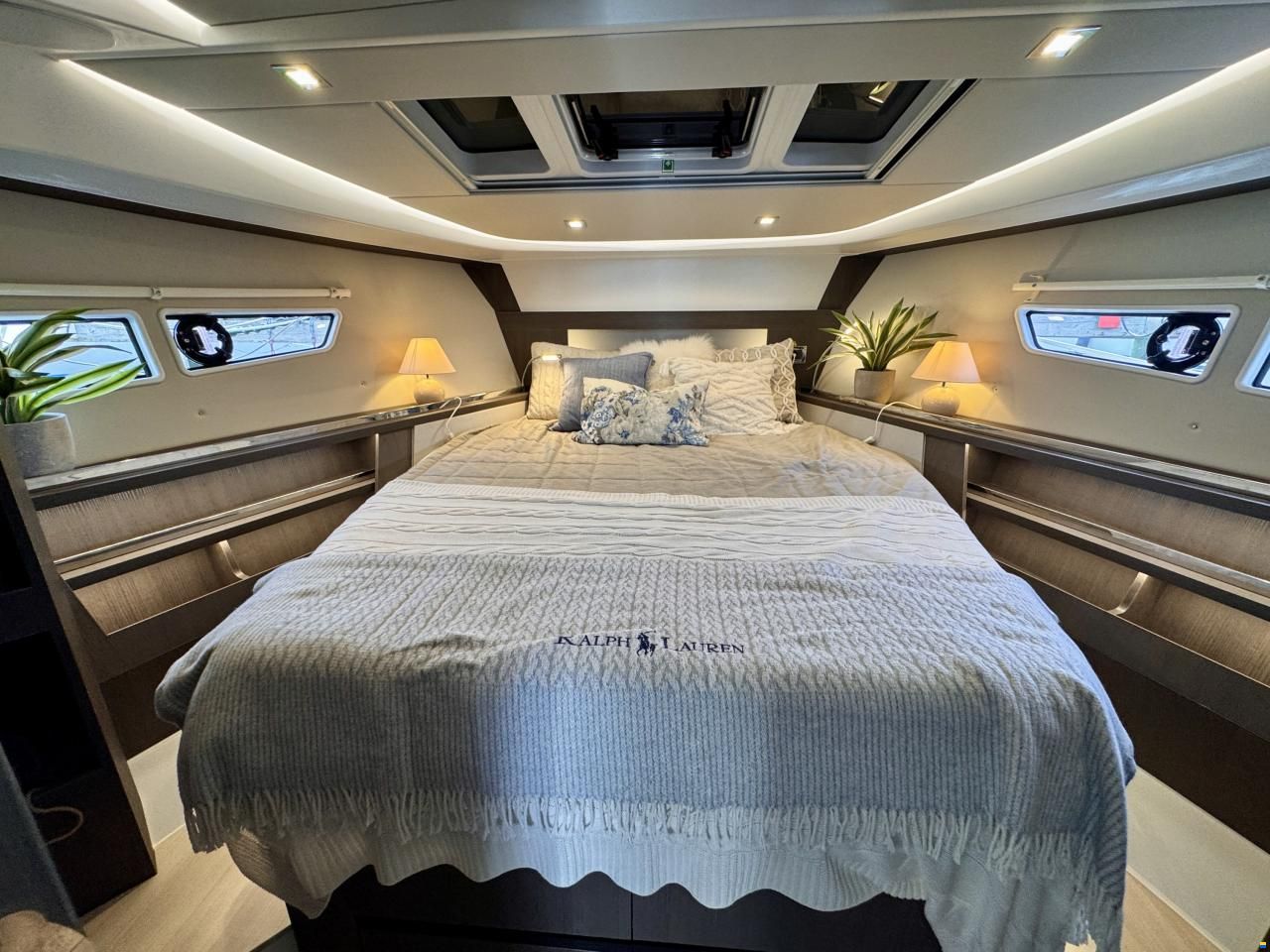 Sealine S335
