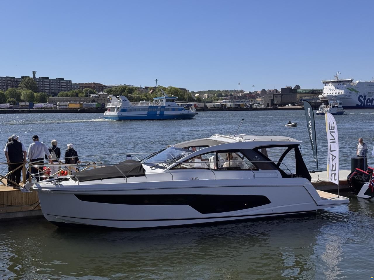 Sealine S335