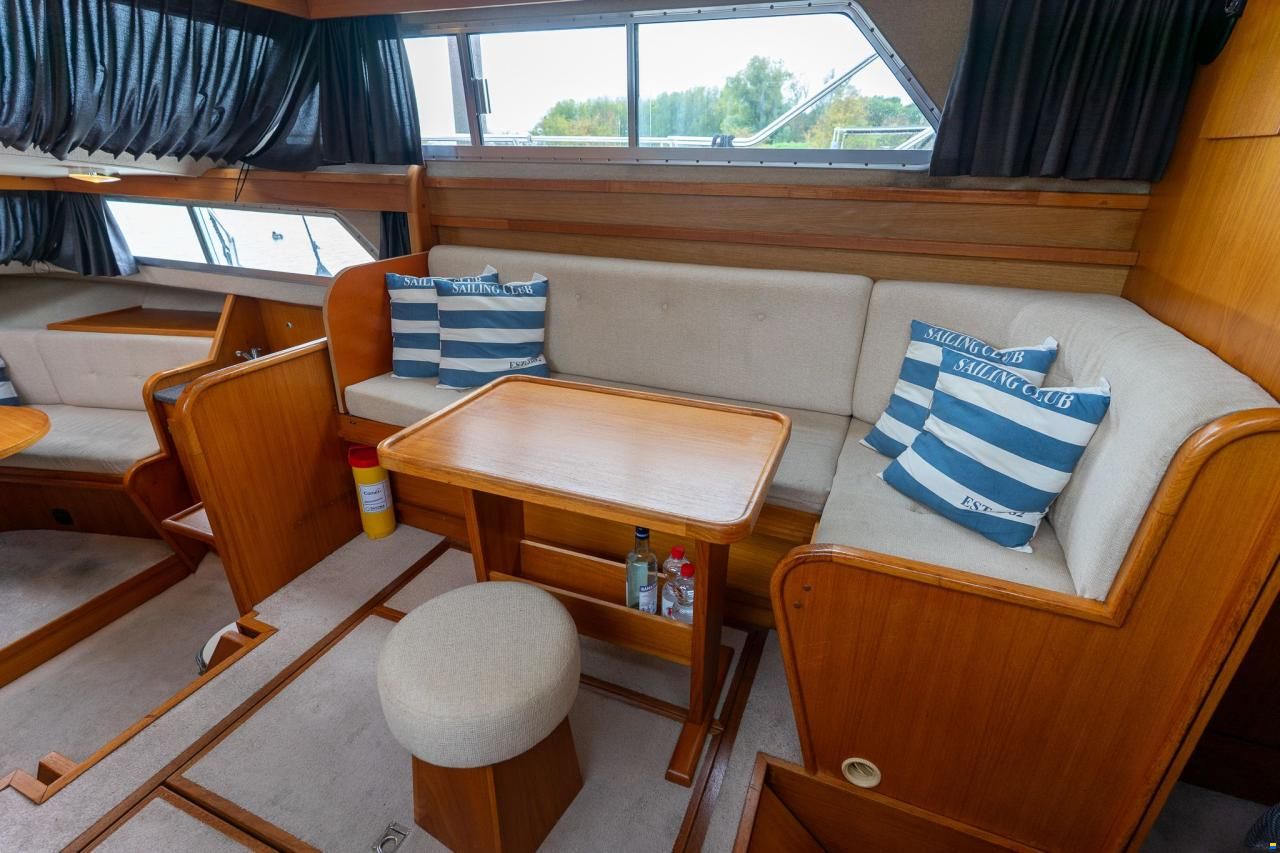 Marco Yachts 990