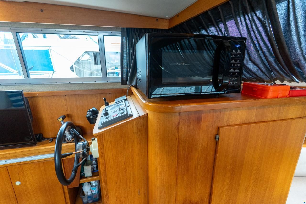 Marco Yachts 990