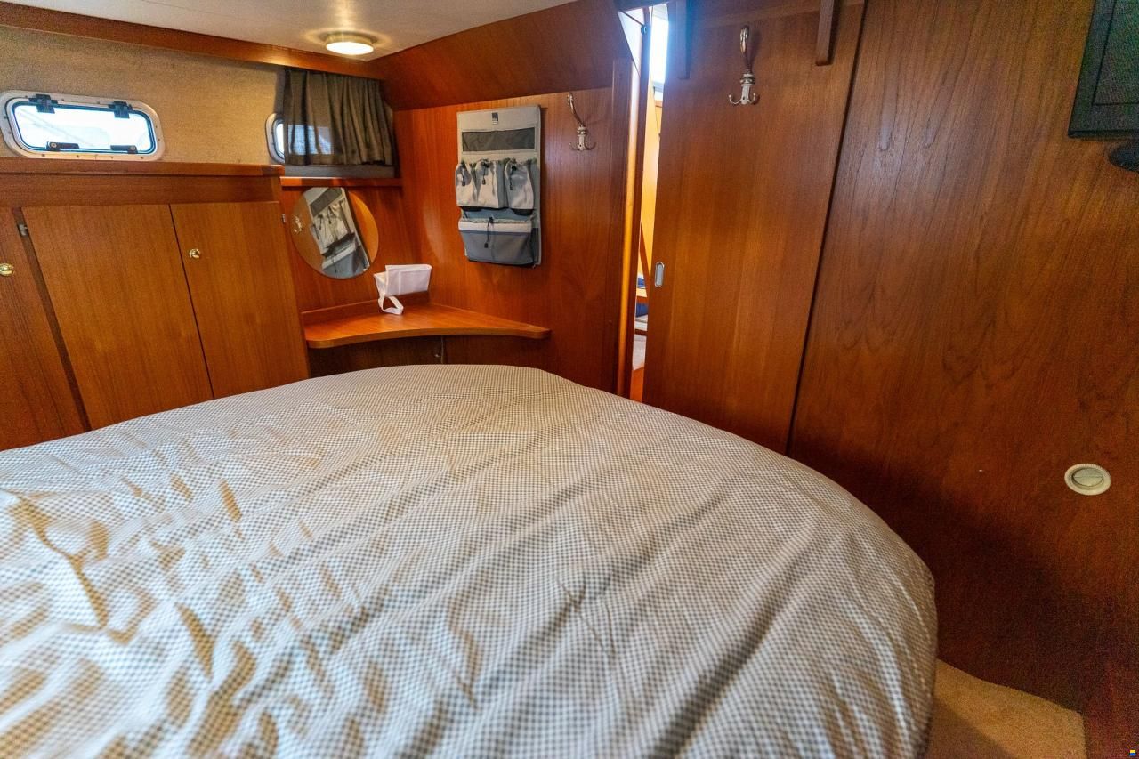 Marco Yachts 990