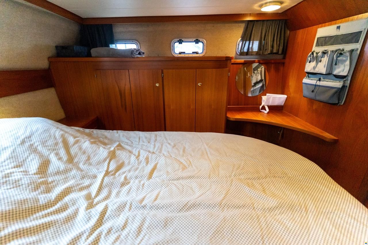 Marco Yachts 990