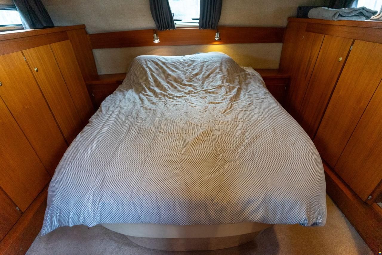 Marco Yachts 990
