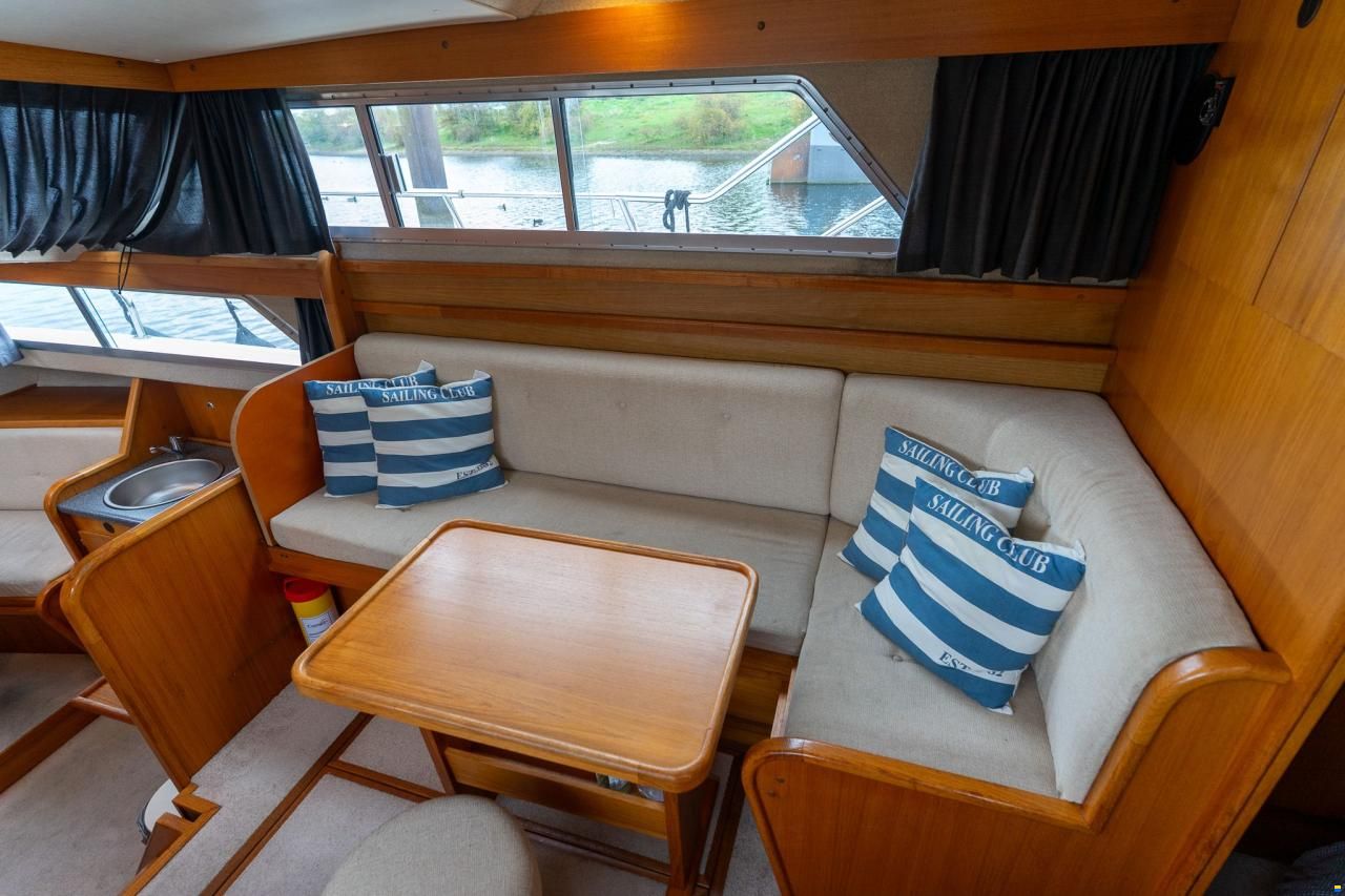 Marco Yachts 990