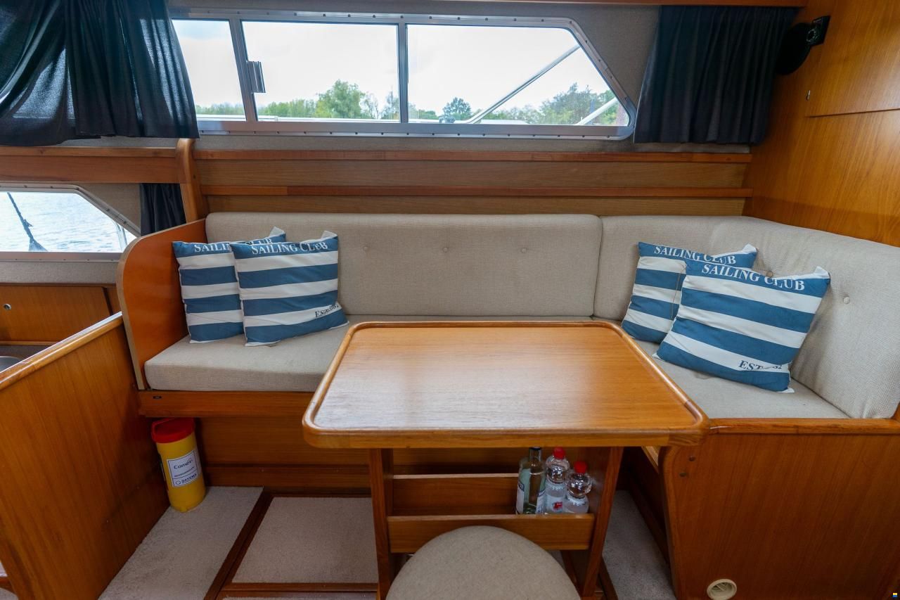 Marco Yachts 990
