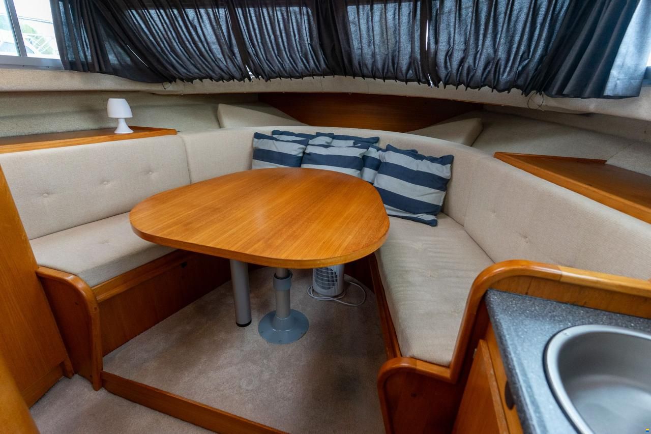 Marco Yachts 990