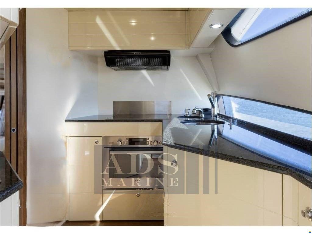 Ferretti 681