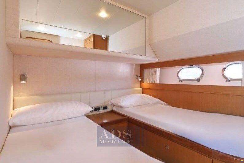 Ferretti 681