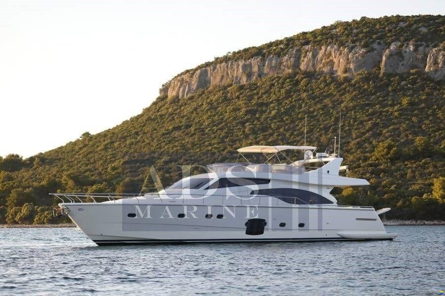 Ferretti 681