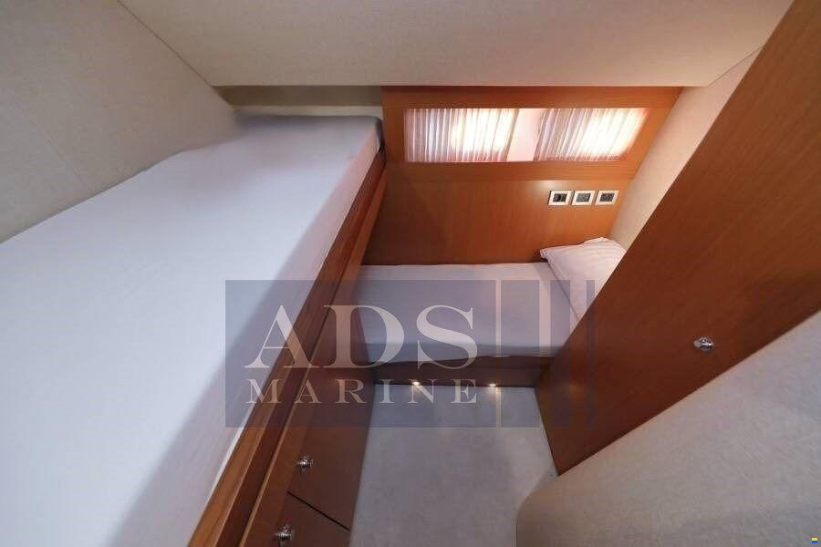 Ferretti 681