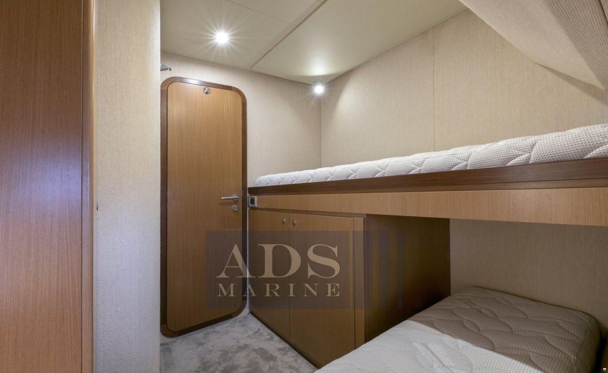 Ferretti 681