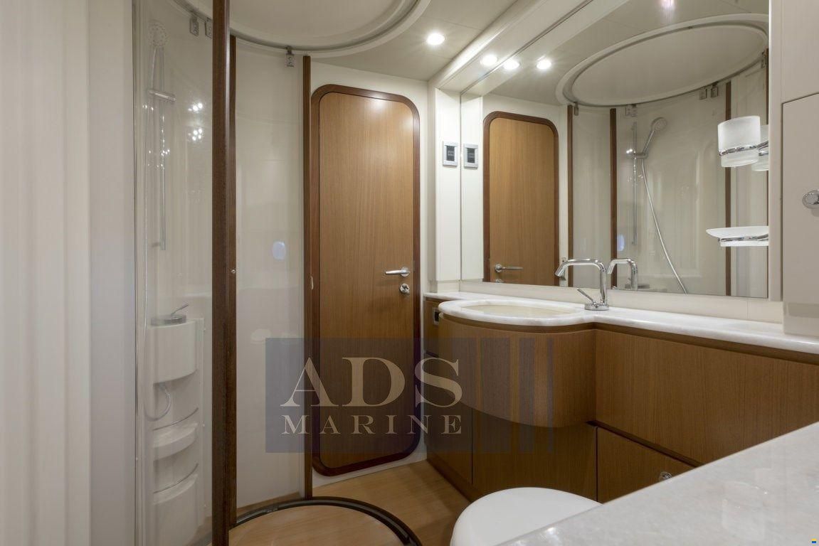 Ferretti 681