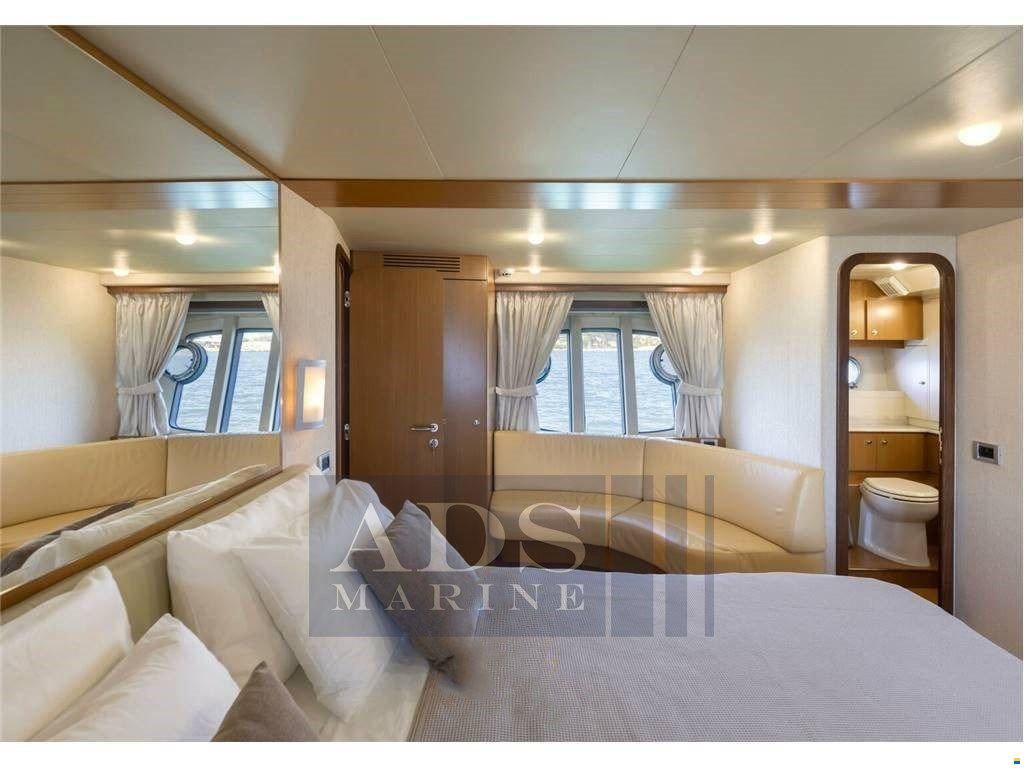 Ferretti 681