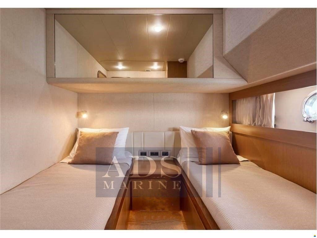 Ferretti 681