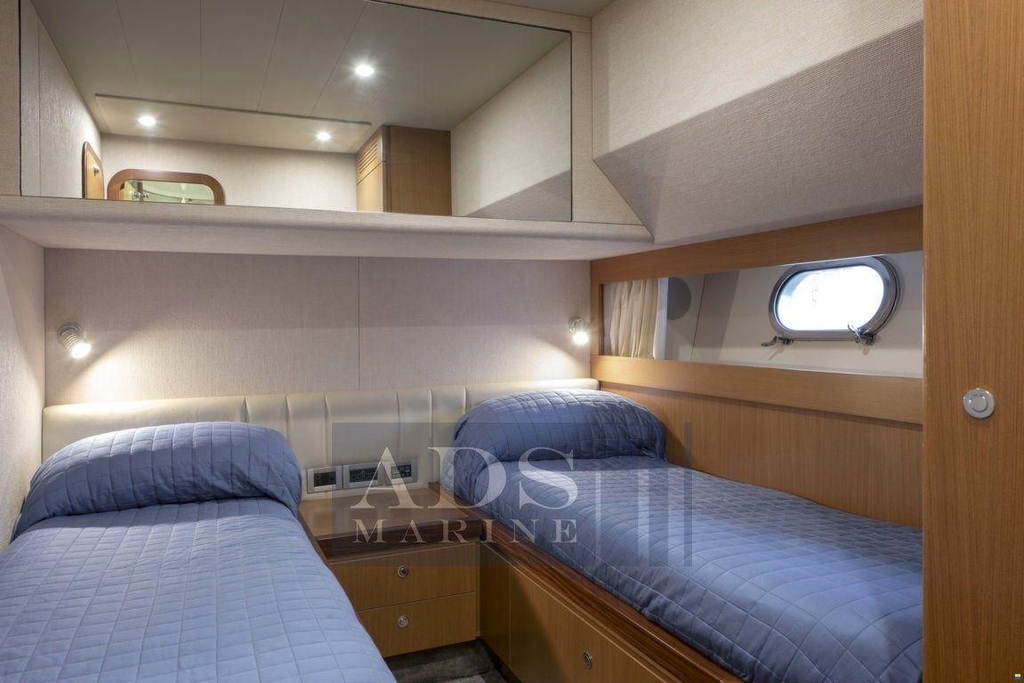 Ferretti 681