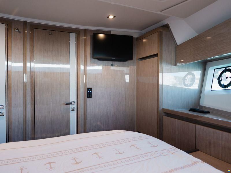 Sealine International F430