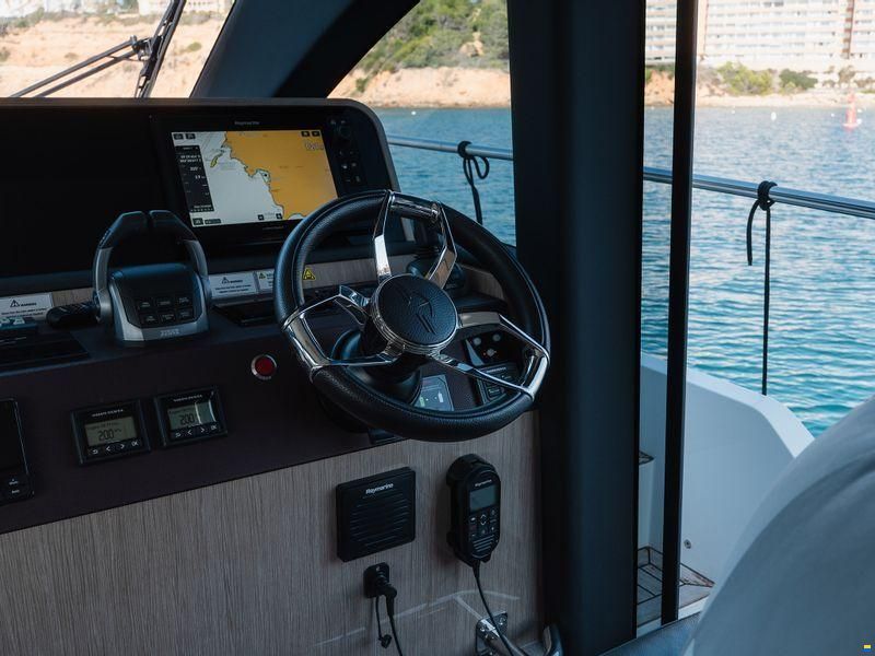 Sealine International F430